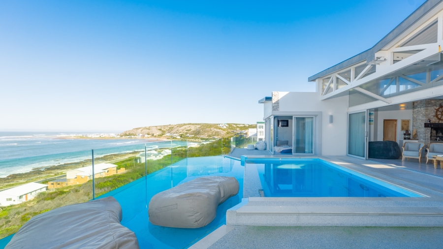 6 Bedroom Property for Sale in Struisbaai Western Cape